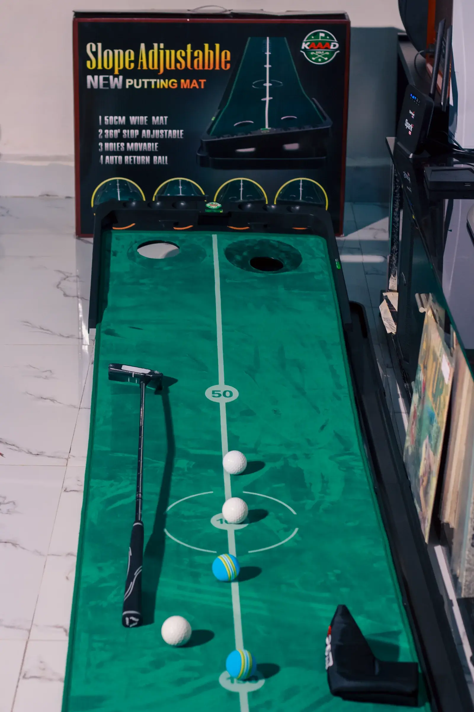 KAAAD GOLF slope-adjustable putting mat with putter and practice balls